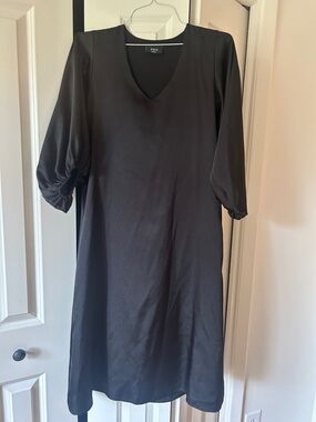 VICI Black V-Neck Midi Dress with Gathered 3/4 Sleeves